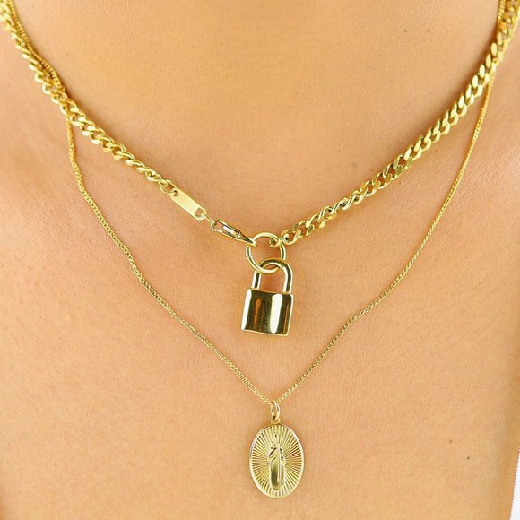 Sanaya Padlock Chain Gold Necklace - Picture 3 of 4